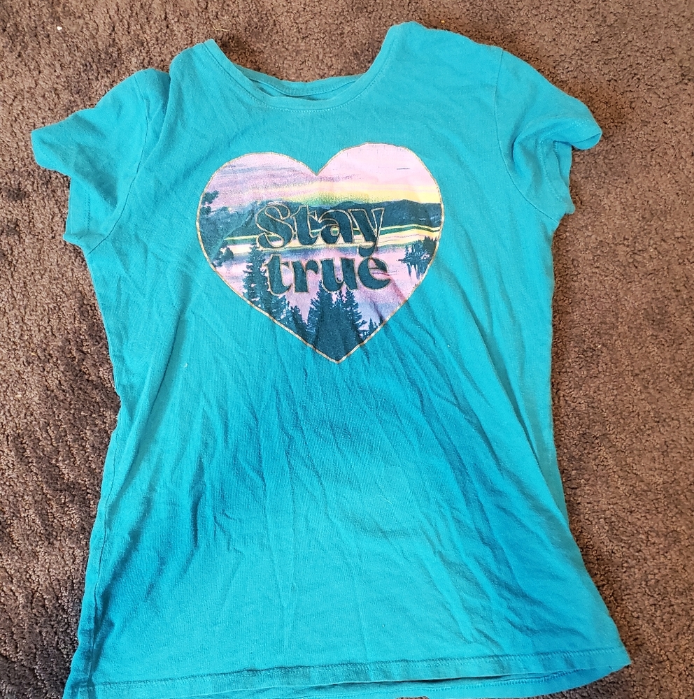 blue "stay true" graphic shirt